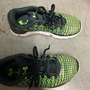 Under Armour Youth Size 3 Tennis Shoes